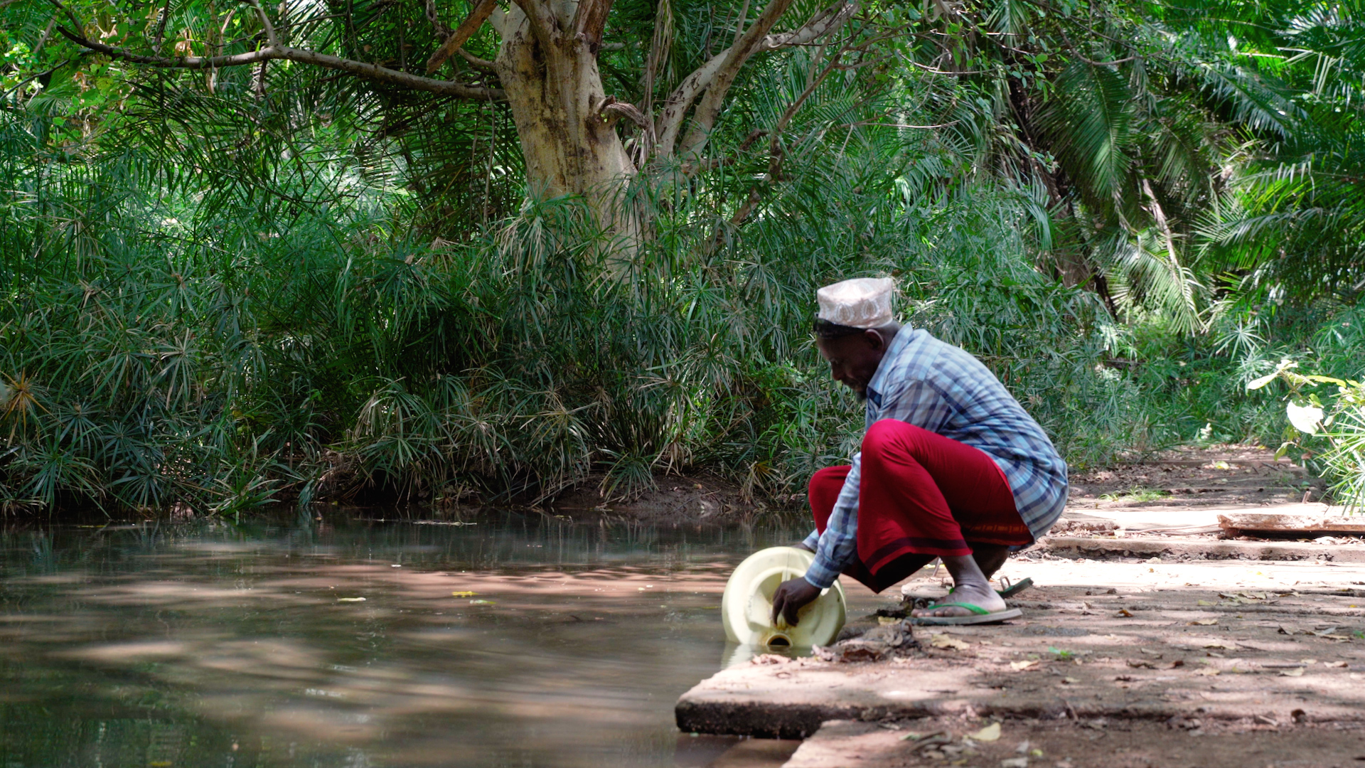 Man collecting water in Kenya